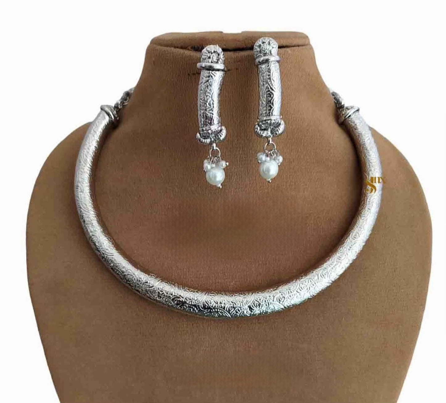 Traditional Hasli Necklace Set - 10110