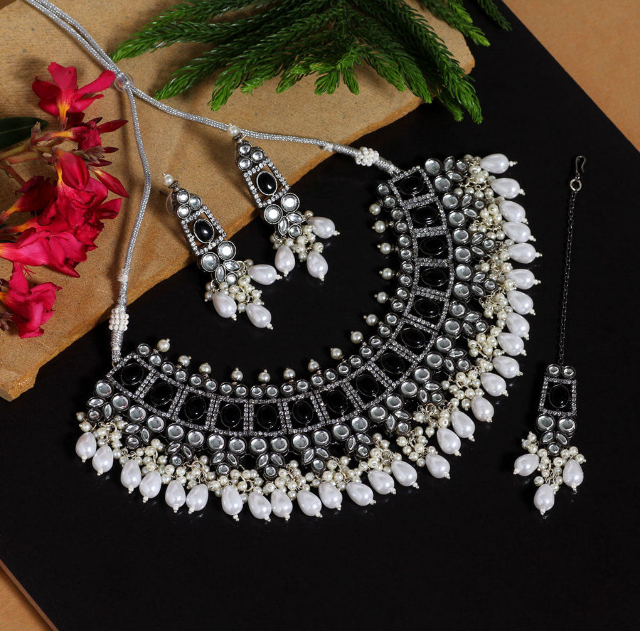 Silver Necklace With Pearls - 10088