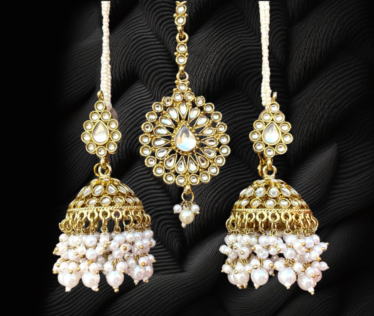 Jhumkas With Mangtikka - 10023