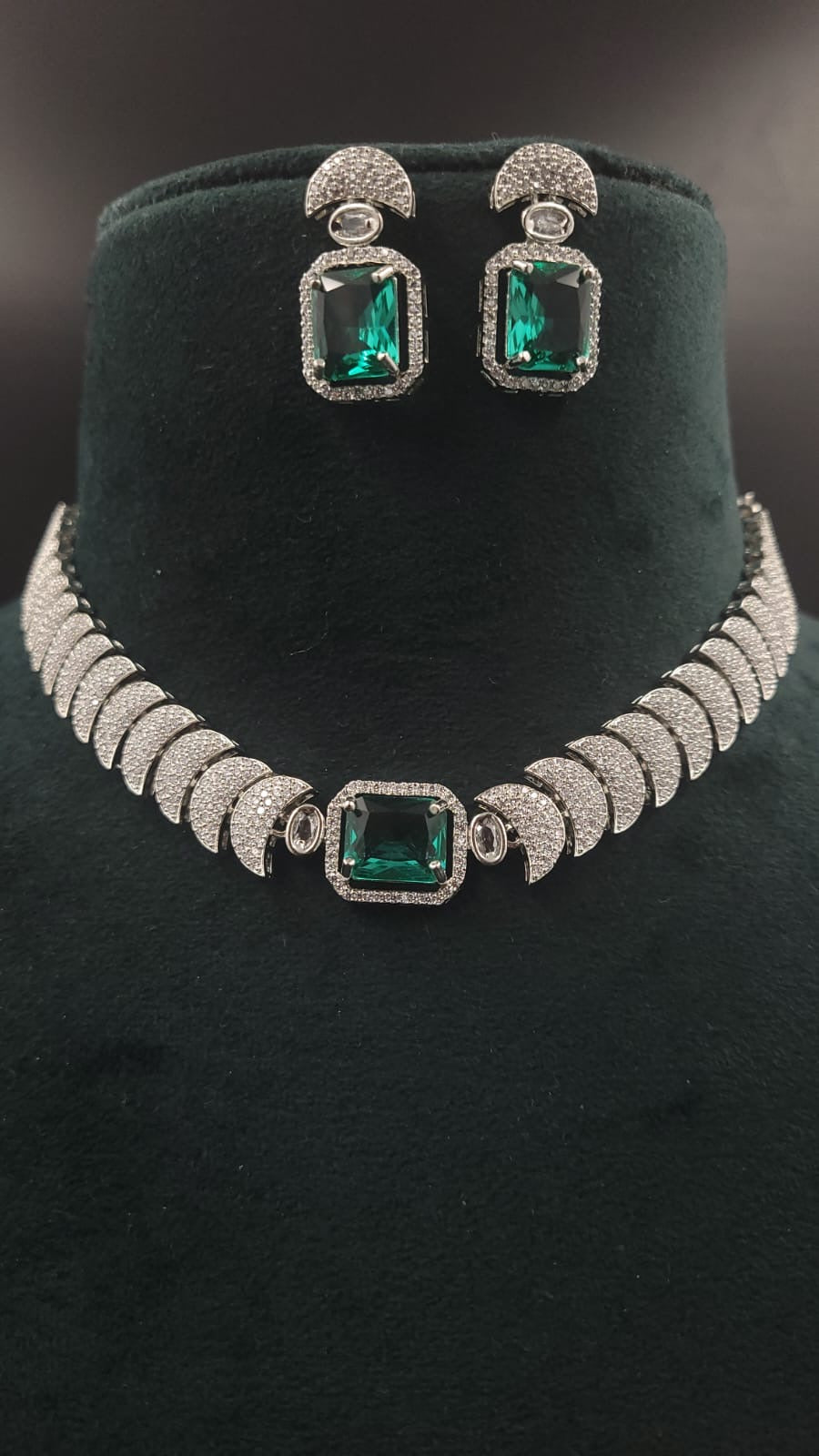 Emerald Choker - 10098