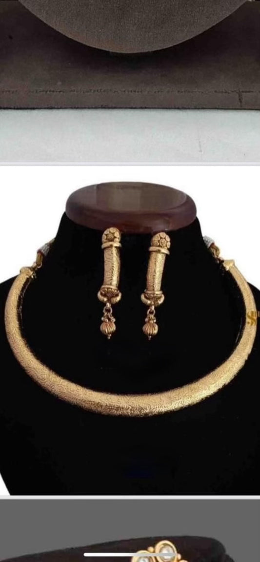 Traditional Hasli Necklace Set - 10110